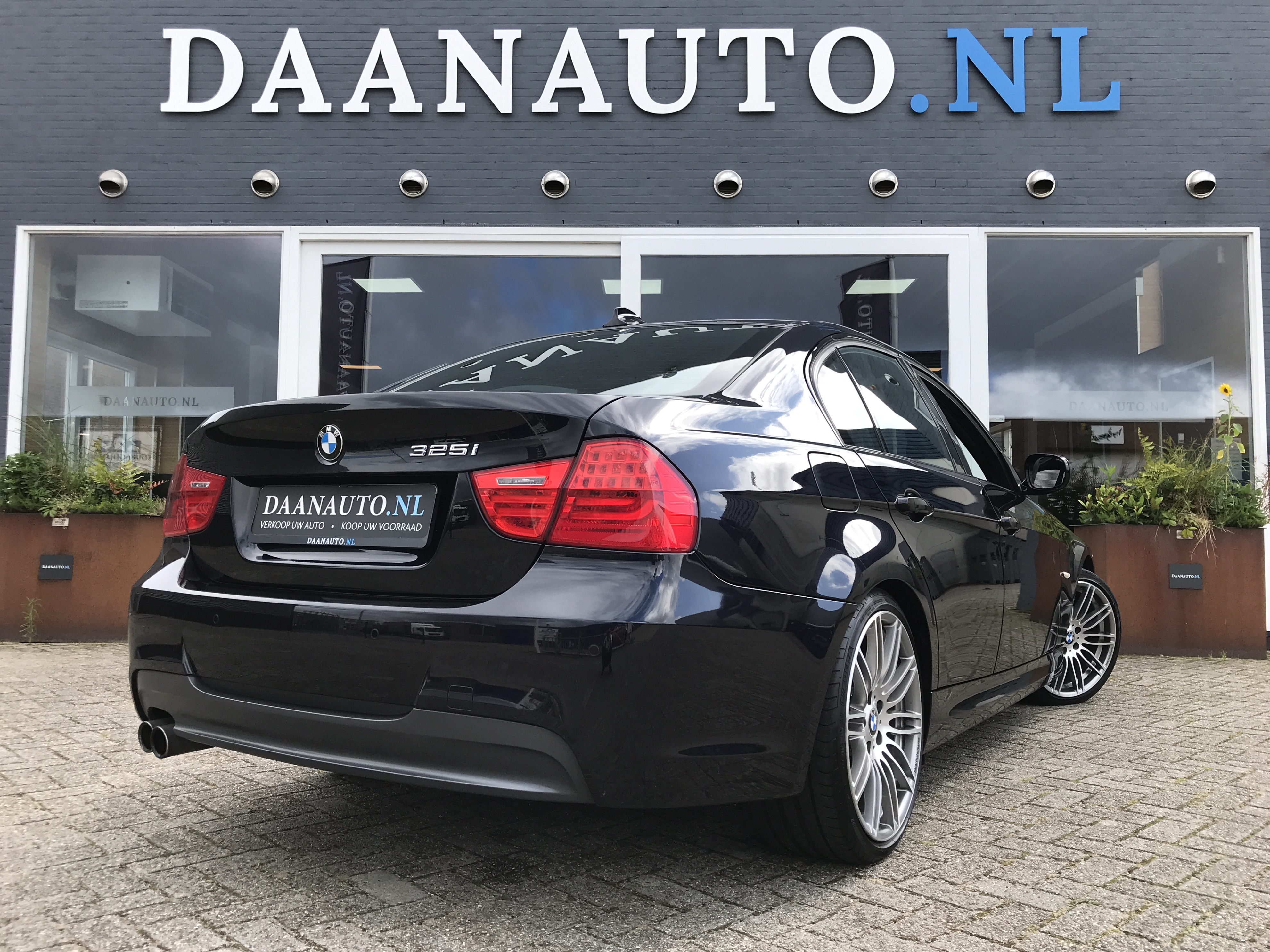 BMW M Sport | Schuif-/Kanteldak | Leder | Harman Kardon | | Bi-Xenon | Navi Pro - Daanauto