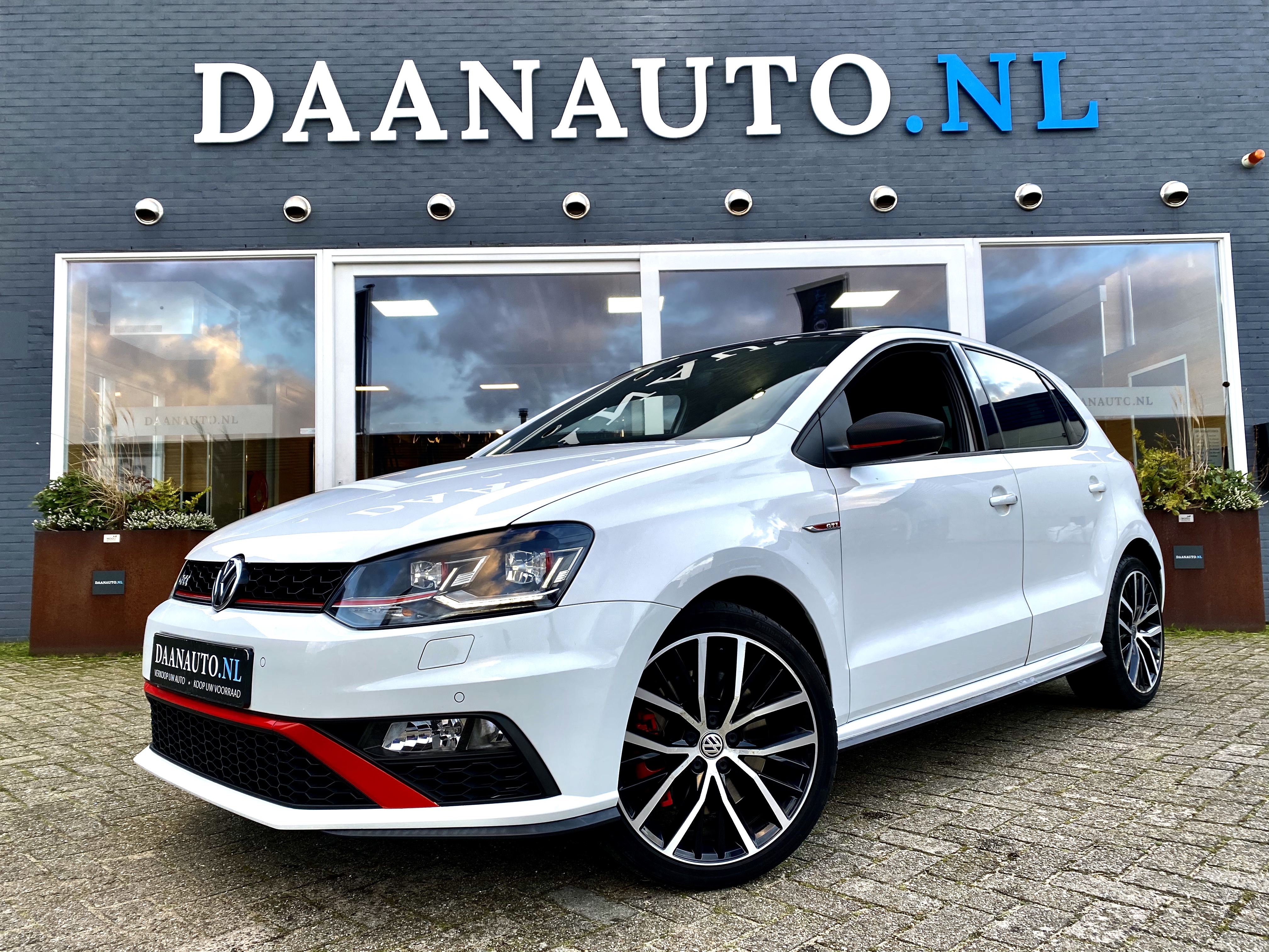 Mantel inzet Vloeibaar Volkswagen Polo 1.8 TSI GTI | Panoramadak | LED | Navigatie | Stoelverw. |  Park. Sensoren | Alarm klasse 3 - Daanauto