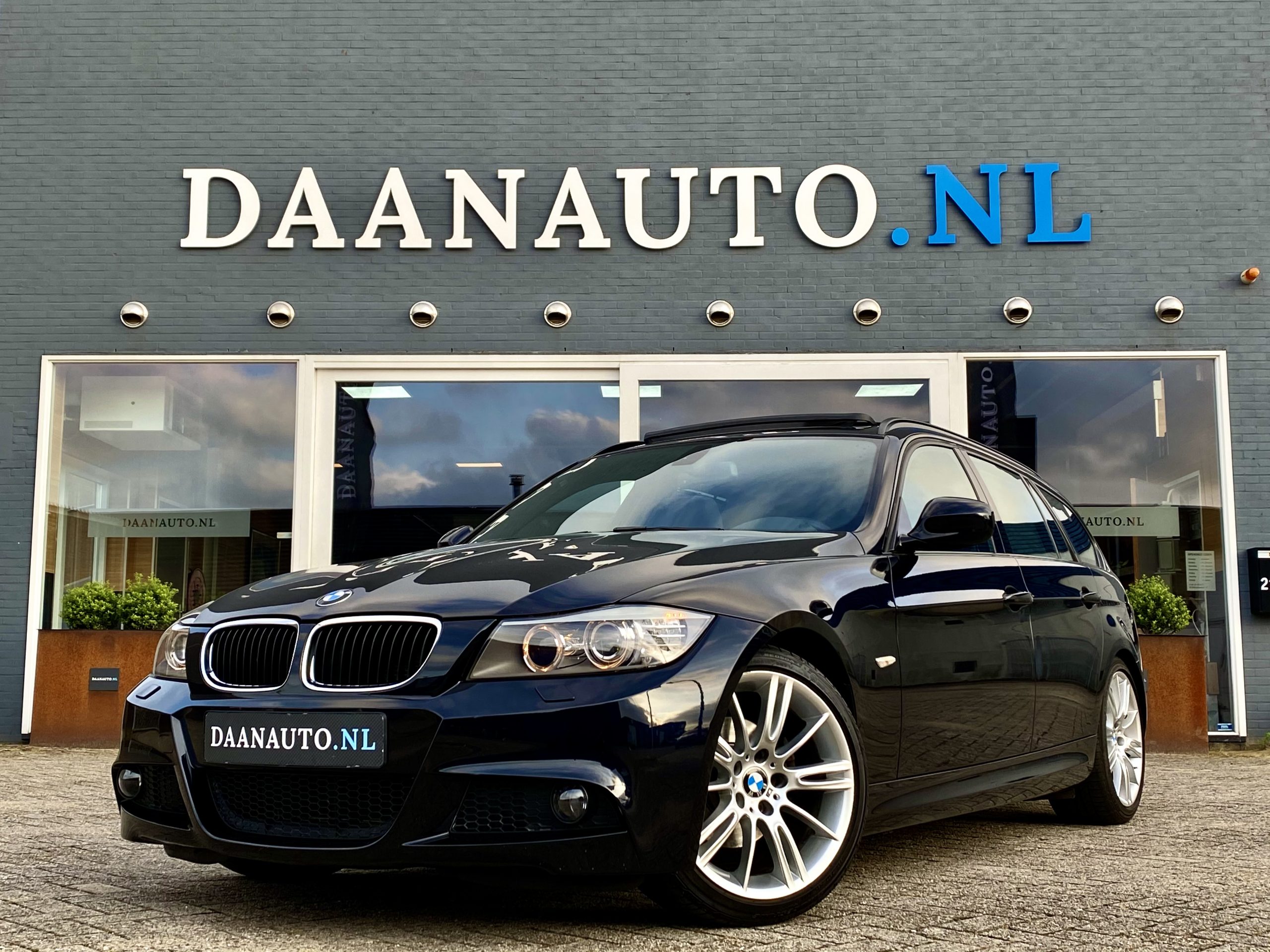 Kennis maken Vooravond doorgaan BMW 318i Touring High Executive M-Sport LCI | Panoramadak & 18"