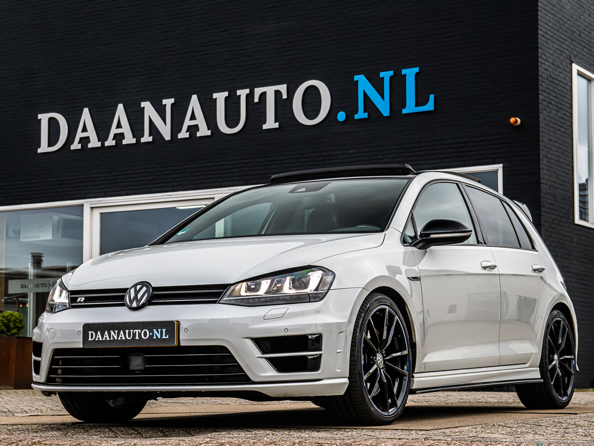martelen dun Niet meer geldig Volkswagen Golf 2.0 TSI R 4Motion | Panoramadak & Carbon leder